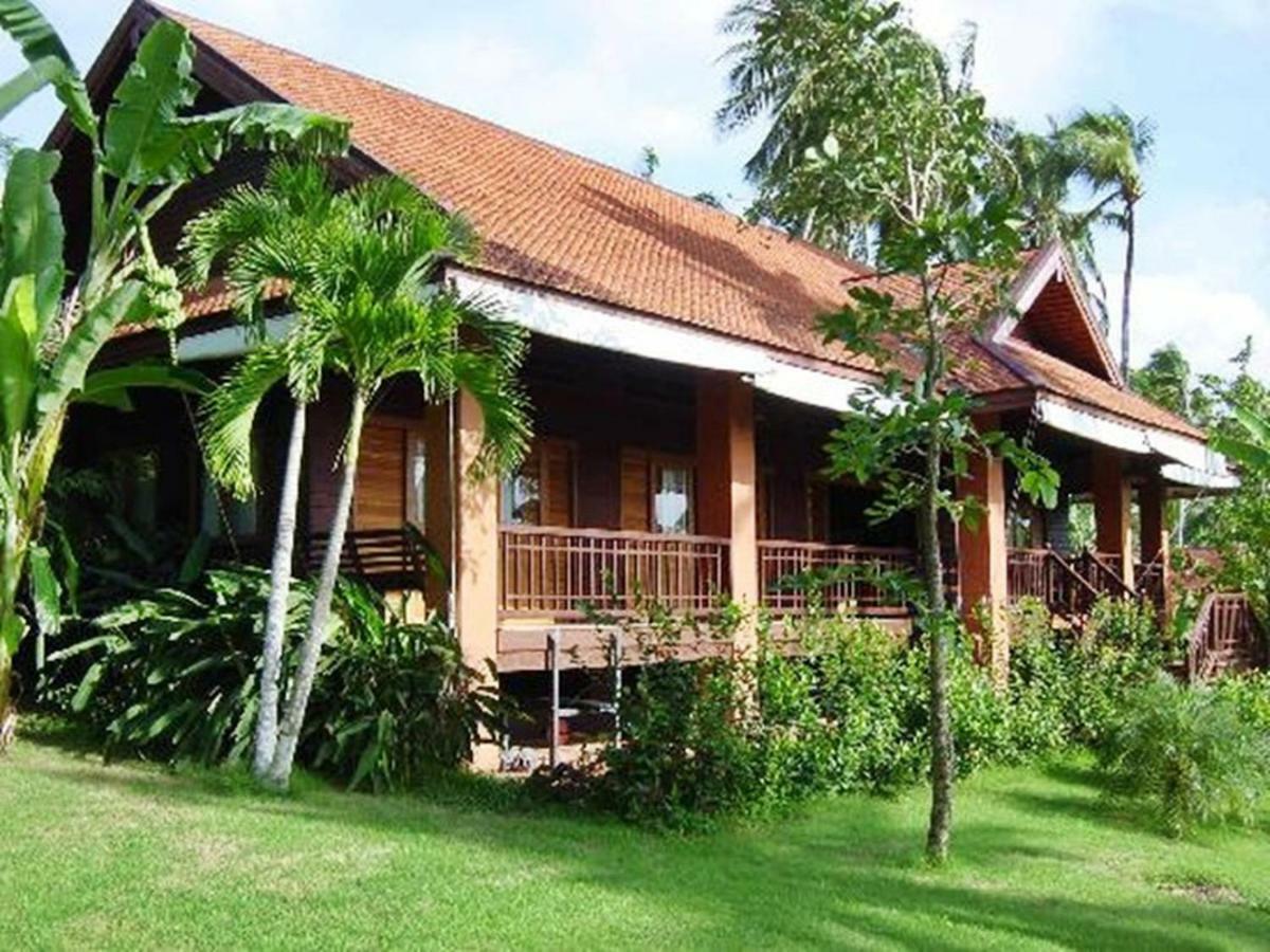 Baan Mai Beachfront Lone Island Пхукет Экстерьер фото