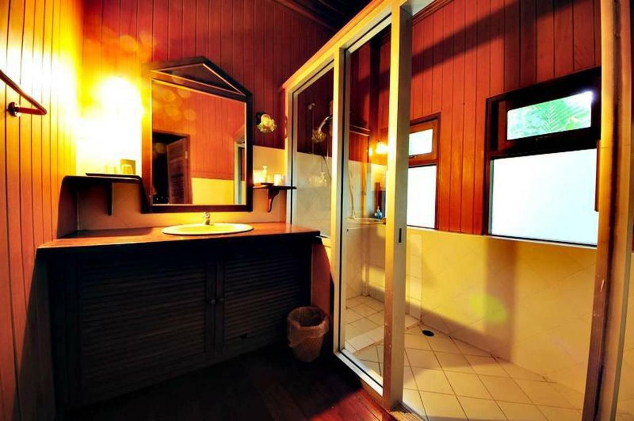 Baan Mai Beachfront Lone Island Пхукет Экстерьер фото