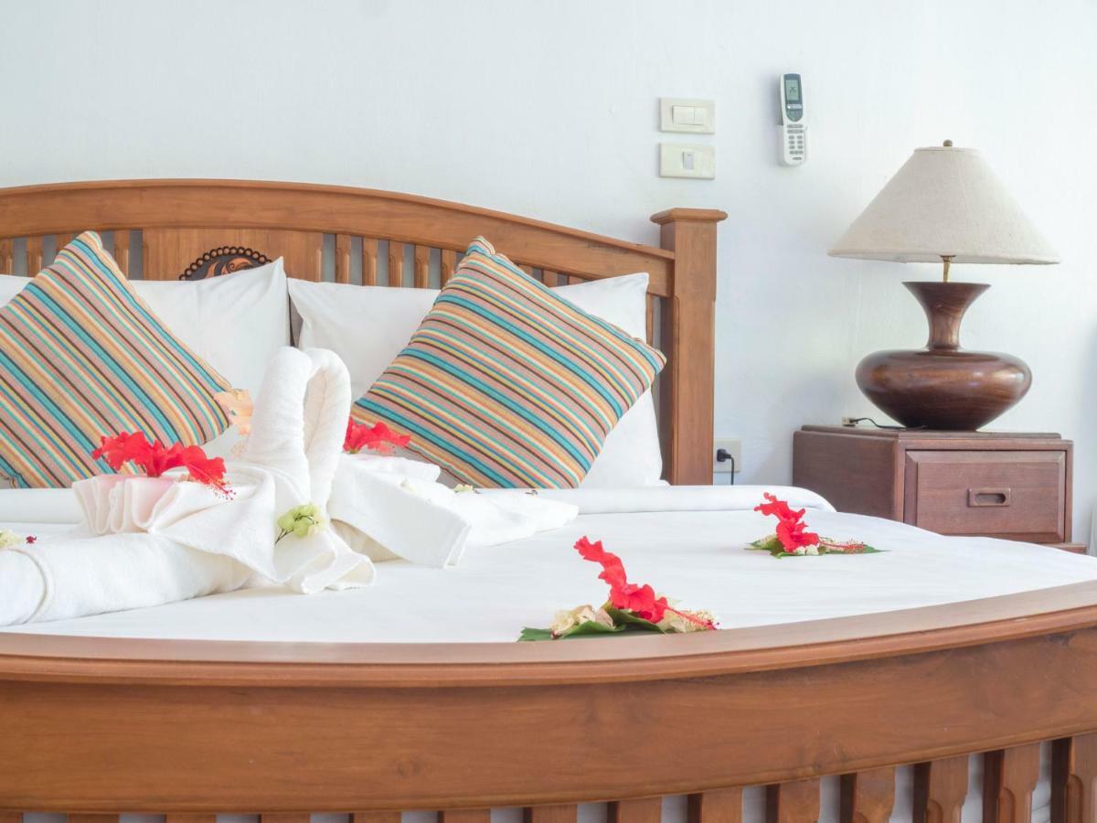 Baan Mai Beachfront Lone Island Пхукет Экстерьер фото
