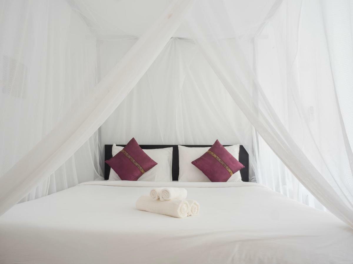 Baan Mai Beachfront Lone Island Пхукет Экстерьер фото